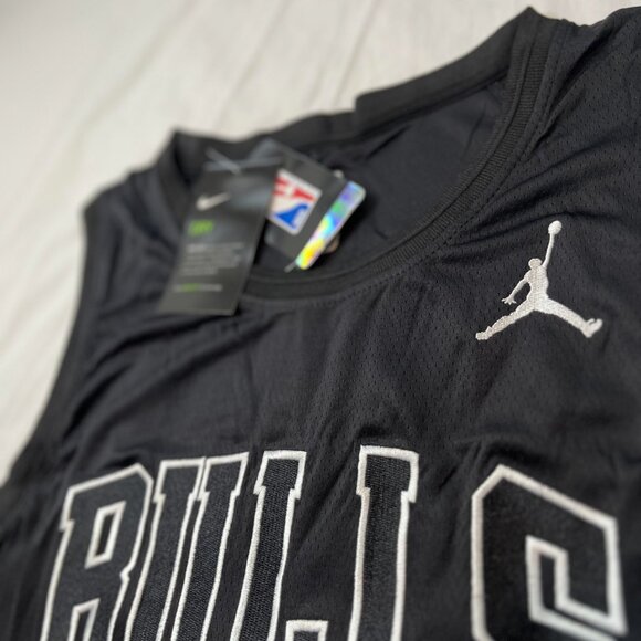 Michael Jordan Chicago Bulls MVP Jersey - Picture 2 of 8